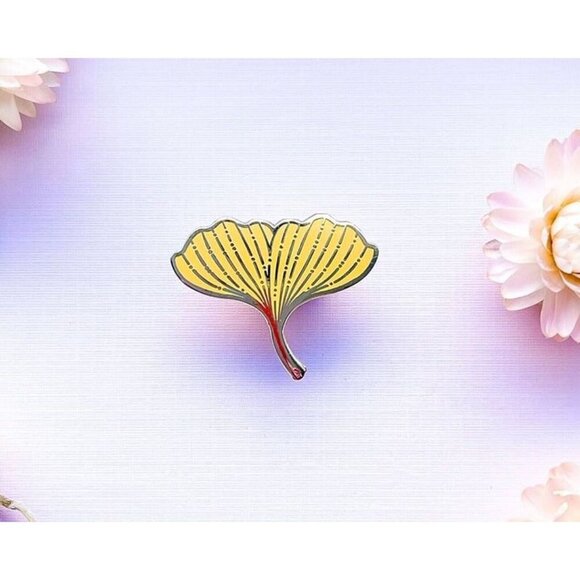 Ginkgo Biloba Leaf Enamel Pin - Gold Plated Nature Jewelry & Brooch - Picture 7 of 9